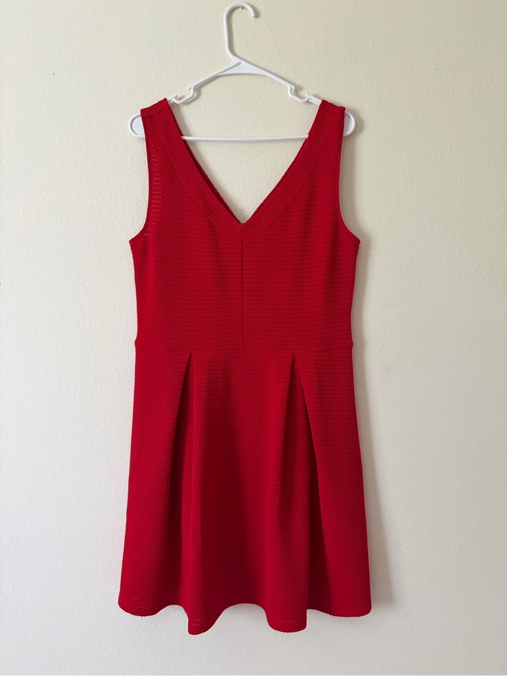 Charming Charlie Red V‑Neck Pleated Dress Size Large Valentines Anniversary